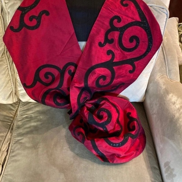 Shawl or Wrap 100% silk, red and black one of a kind - Picture 1 of 4